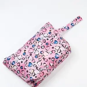 Makyaj Çantası Ve Çok Amaçlı El Çantası Kalp Desenli