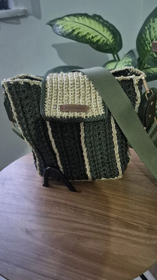 Kadın-El Örgüsü Çanta