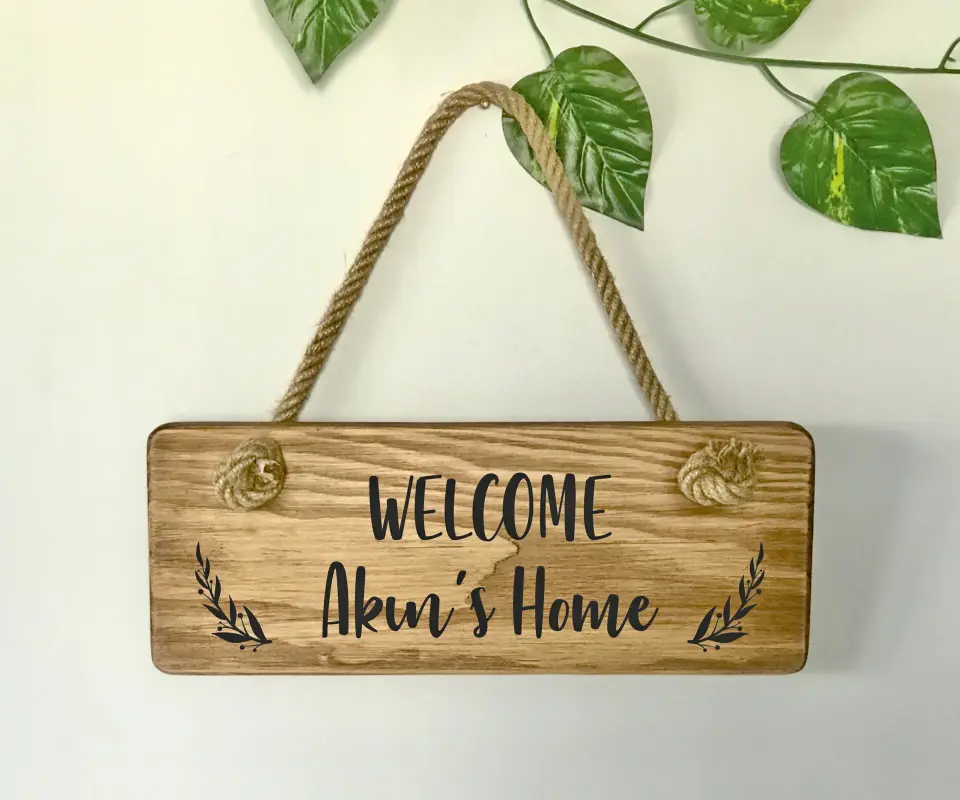 Kişiye Özel Ahşap Kapı Süsü – 30×12 cm, İsimli & Dekoratif Karşılama Tabelası